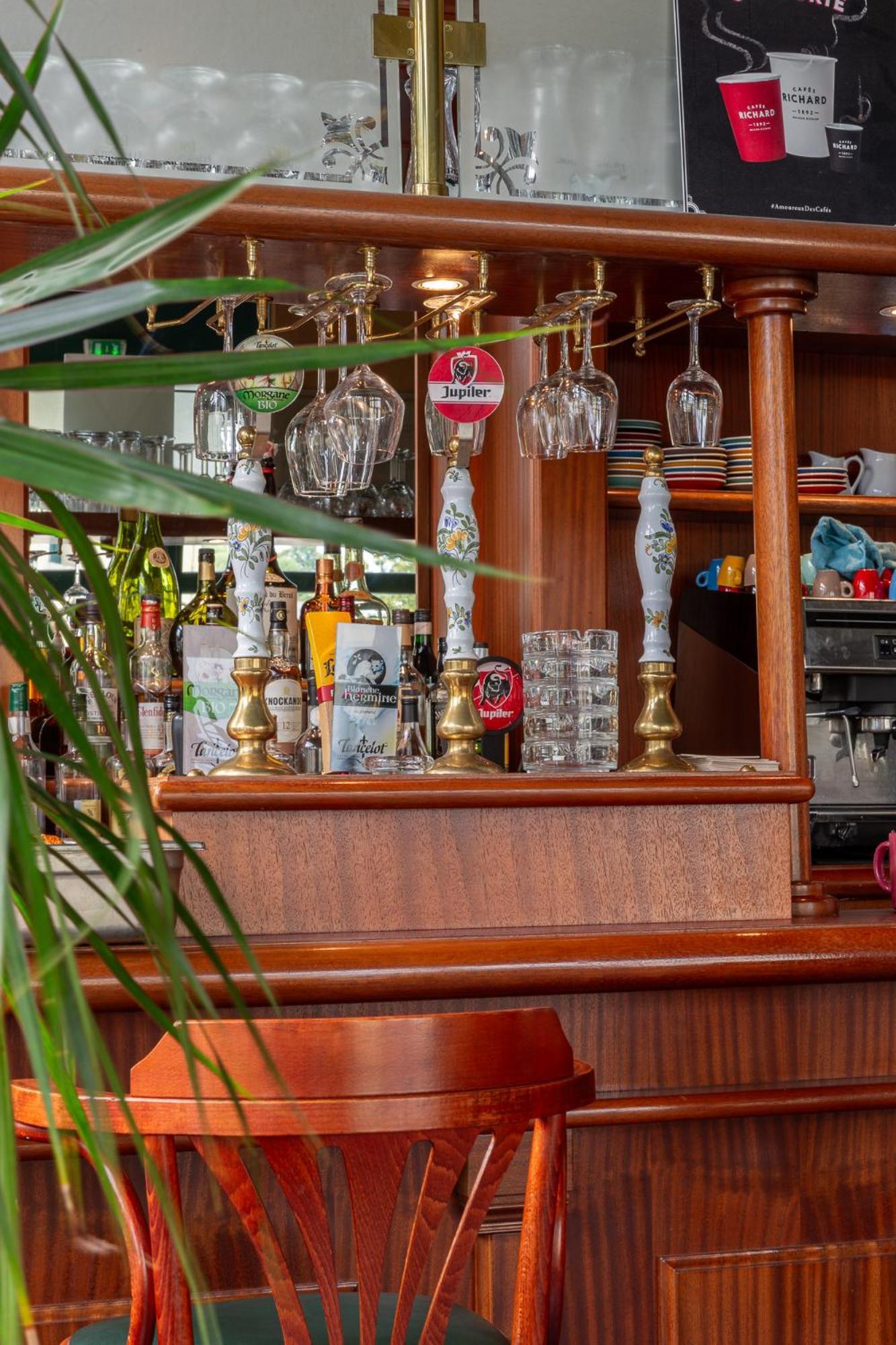 Hotel Restaurant Du Chateau Жослен Екстериор снимка