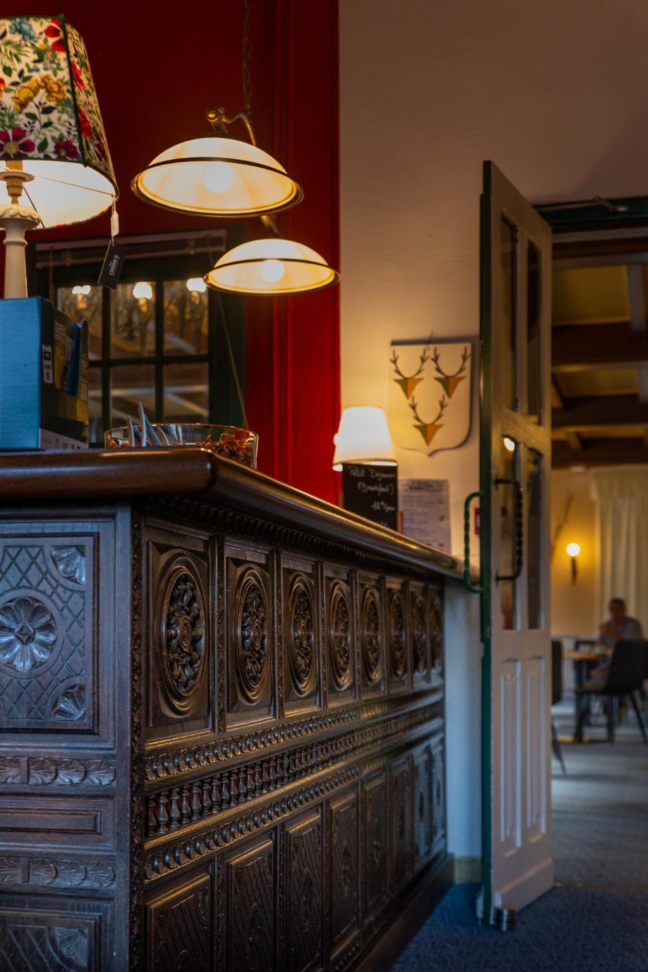 Hotel Restaurant Du Chateau Жослен Екстериор снимка